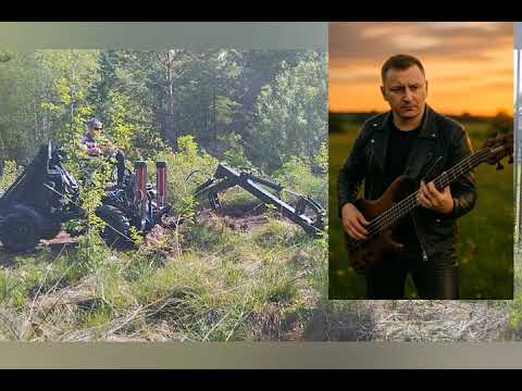 Видео: Погрузчик экскаватор. Выкапываю дерн для закрытия дыр у забора)