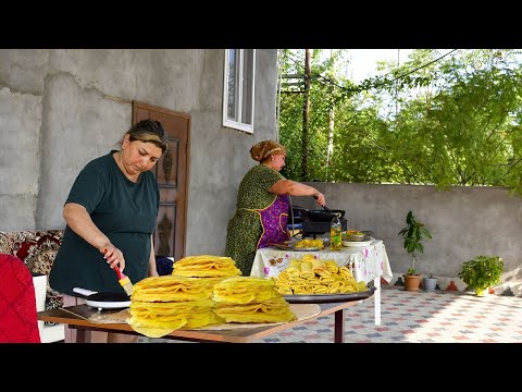 Видео: Рецепты азербайджанской кухни | Приготовление вкусных блинчиков из мяса
