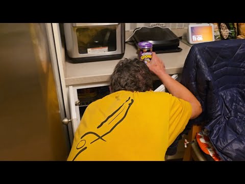 Видео: ПОСЛЕ БОЛЬНИЦЫ В ПОИСКАХ СЛАДКОГО ДОМ ПЕРЕРЫЛ...