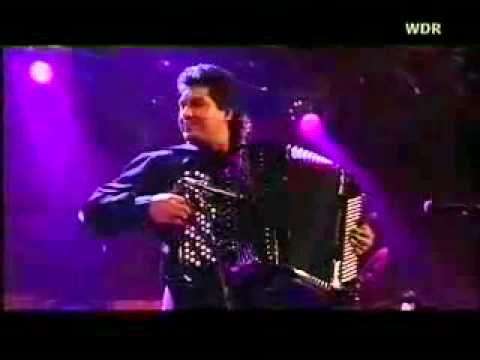 Видео: Мартовский хоровод. Лело Ника