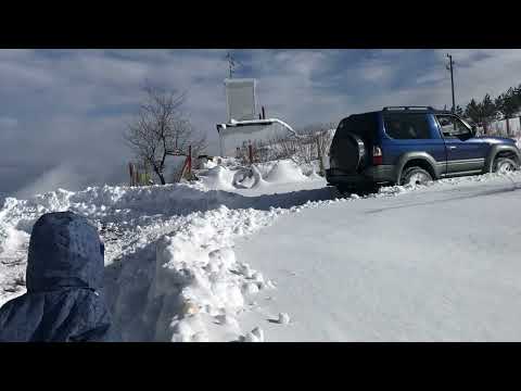 Видео: Друг е джипа на сняг със зимни гуми  01/2022