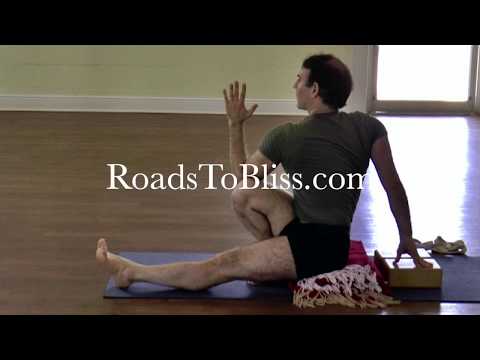 Видео: Маричьясана 3 со старшим учителем Айенгара Дэвидом Мелони