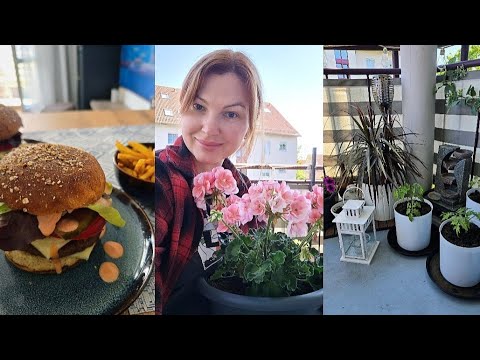 Видео: Влог#45🇩🇪Пересадила цветы🌺🪻🌷Огород на балконе🌿Теперь с поддонами🥏Приготовили бургеры🍔