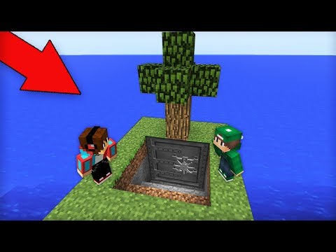 Видео: МЫ КОПАЛИ ШАХТУ НА НЕОБИТАЕМОМ ОСТРОВЕ И НАШЛИ СЕКРЕТ БУНКЕР В МАЙНКРАФТ | Компот Minecraft