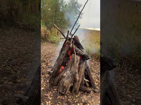 Видео: Вода ушла, зажгли костер на дне озера.