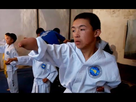 Видео: Мүмкүнчүлүгү чектелүү болсо да темирдей эрки бар спортчу / СТИМУЛ