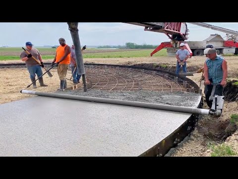 Видео: Невероятные современные самые быстрые машины строительного оборудования для укладки бетона