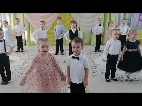 Видео: Праздник 8 Марта в старших группах "Улыбка" и "Затейники".