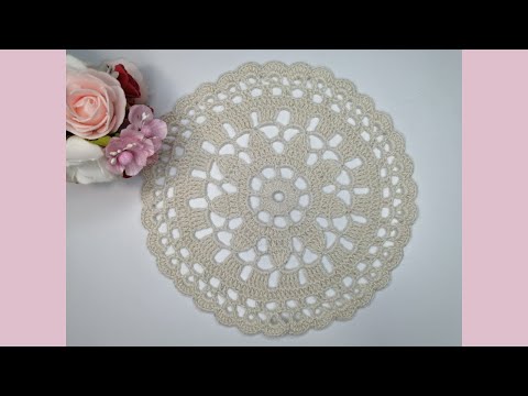 Видео: Нежная, ажурная, красивая салфеточка или мотив крючком.