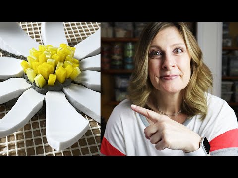 Видео: КАК ВЫДЕЛЯТЬ МОЗАИЧНЫЕ ЦВЕТЫ ИЗ АССЬЕТТЕ | Инструменты, субстрат, как резать + плитка