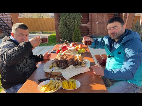 Видео: Приехали в Горы и Сделали Шашлык из Барашка и Запекли Рыбу в Дровяной Печи