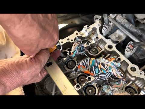 Видео: Сузуки сх4 (Suzuki sx4) Замена маслосъемных колпачков.