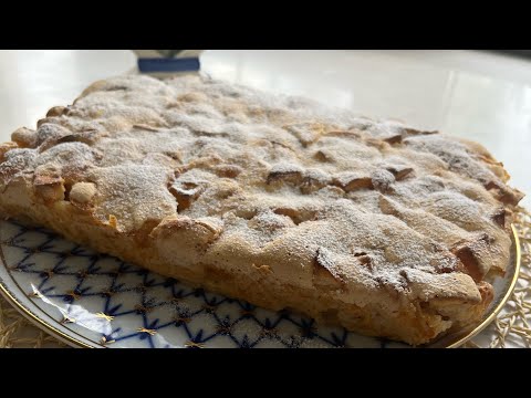 Видео: Шарлотка с яблоками — самый простой и вкусный рецепт 🍏