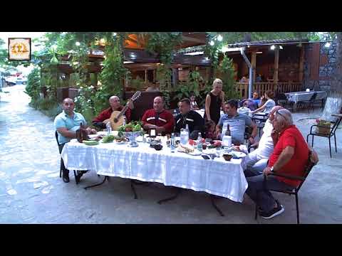 Видео: Грузинские песни (застолье) - поют грузины!