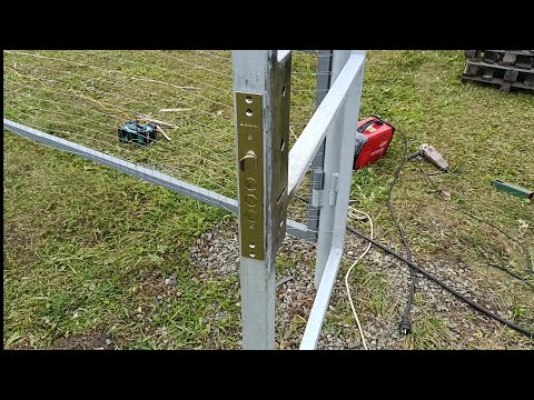 Видео: Установка замка в калитку из профильной трубы.