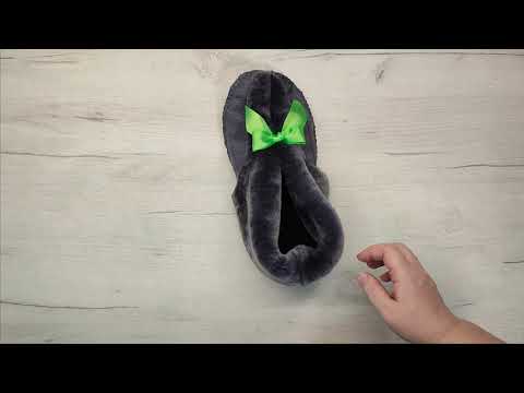 Видео: Разрезала шубу и сшила Тёплые, меховые ЧУНИ. Переделка из старого  в новое!