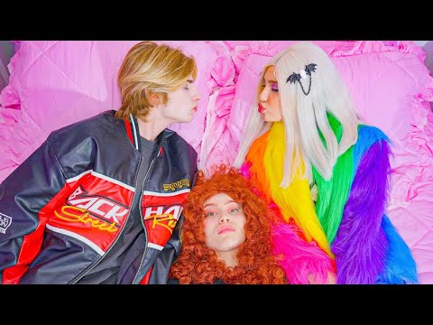 Видео: ПЪРВАТА ЦЕЛУВКА НА ФЛОРИДА 💋 Ще научат ли тийнейджърите страшната истина за вампира-чудовище?