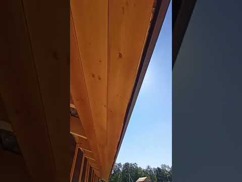 Видео: подшивка свесов крыши