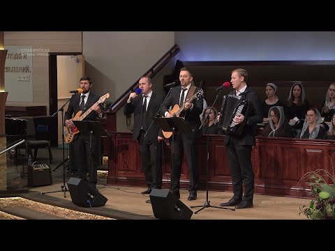 Видео: "Тихий вечер, закат нежно-розовый" - Группoвое пение