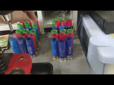 Видео: Снаряжение патронов 12 калибра станком  MEC-600