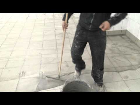 Видео: Скоростная затирка плиточных швов .