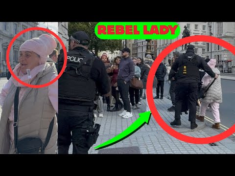 Видео: 🤬АРЕСТУЙТЕ ЕЁ! Самая непочтительная КАРЕН, которую я когда-либо видел в Конной гвардии.