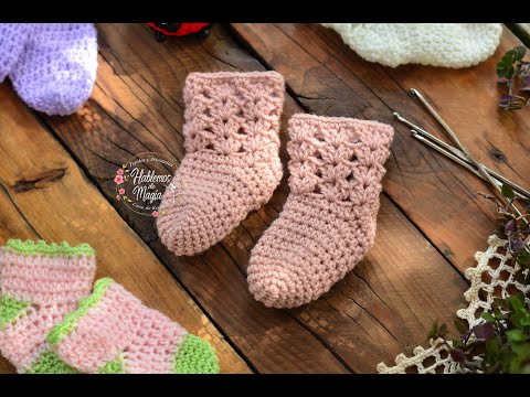 Видео: (ажурные детские чулки) Пошаговое вязание крючком.