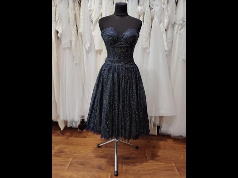 Видео: ТЁМНО СИНЕЕ БЛЕСТЯЩЕЕ ПЛАТЬЕ НА ВЫПУСКНОЙ