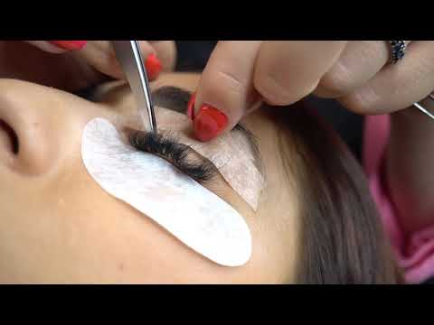 Видео: Эффект подводки 💯 Наращивание ресниц 👉🏼 комбинация объемов