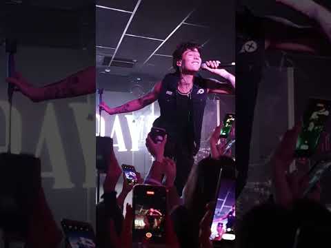 Видео: КРАСНОЯРСК 21 МАРТА ФАНАТКА ШАПИТО видео предоставлено фан клубом Красноярска #xolidayboy