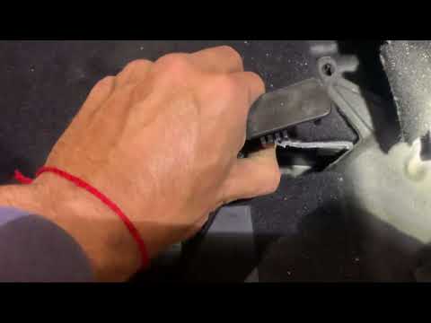 Видео: Замена аккумулятора Порше Кайен ГТС Battery replacement Porsche Cayenne GTS 958