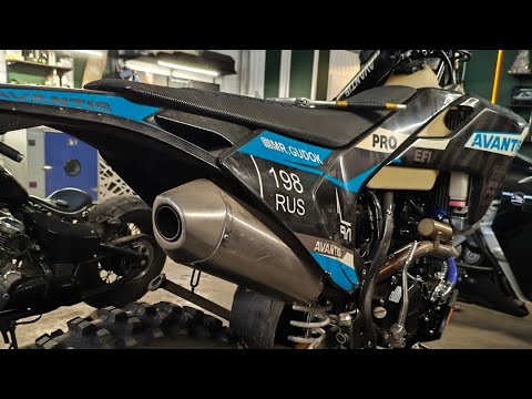 Видео: Эндуро МОТО Avantis Обслуживание перьев вилки. Замена подшипника рулевой траверсы