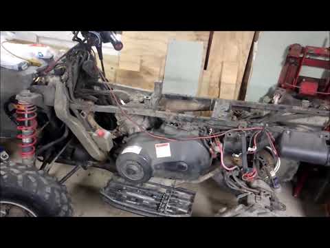 Видео: Заклинил двигатель! Снятие двигателя Polaris 400 на кузове Basket.