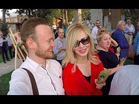 Видео: Свадьба в Тбилиси. Вино из рога, хачапури и танцы. (БуЛайф| BuLife)