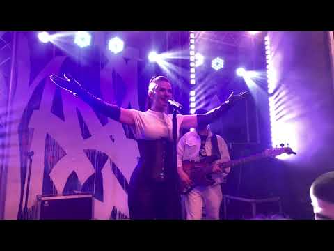 Видео: Лена Катина (t.A.T.u.)-Маяк + Такси. 07.11.2025 года, ресторан Токио city, Санкт-Петербург.