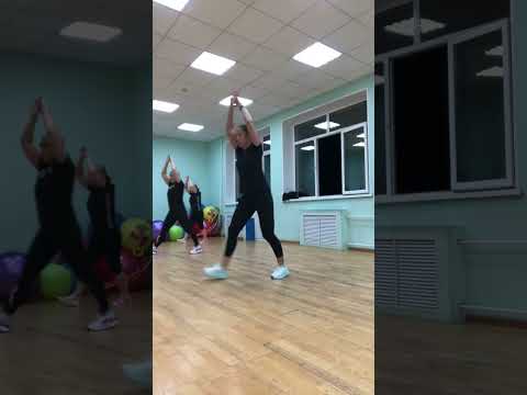 Видео: Тренировка с одной гантелей 2 кг.!