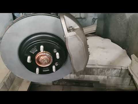 Видео: Hyundai Genesis/ сорвана резьба тормозного суппорта