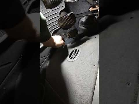 Видео: Замена вентилятора печки Ситроен Ксара Пикассо