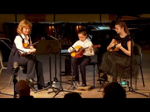 Видео: Как научить домриста играть удар вверх