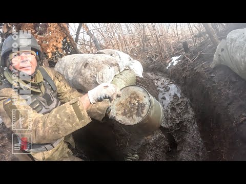 Видео: БОЛОТО, ВОДА та ШТУРМИ: Бармалєй чистить зброю від багна! 🔫