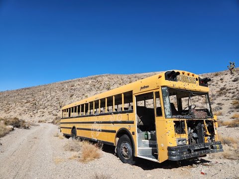 Видео: Одна руда в пустыне, много странностей