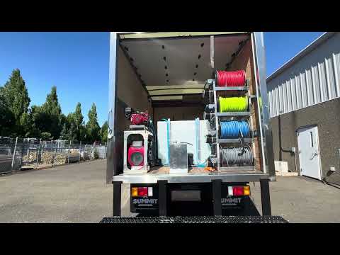 Видео: Сборка грузовика Clean Box: мойка под давлением, очистка крыши, настройка мойки мягкими материалами