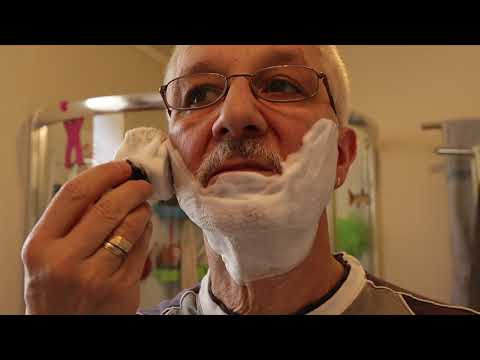 Видео: Тест опасных бритв Escher VS Charnley Forest straight razors shaving