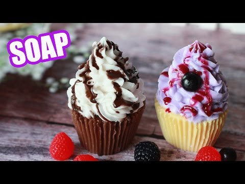 Видео: DIY: Soap ● Мыло Ягодное ПИРОЖНОЕ ● Мастер-класс ● Soap making