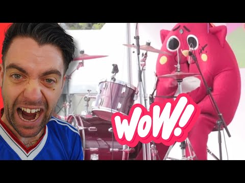 Видео: «Британский барабанщик РЕАКЦИЯ на ситуацию, когда ваша квалификация слишком высока для работы»