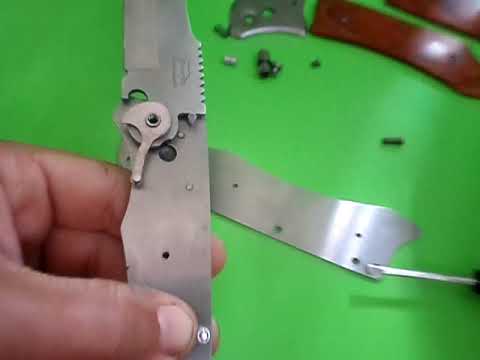 Видео: Полная разборка и сборка выкидного ножа