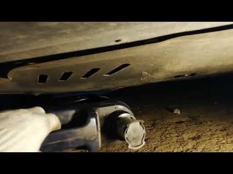 Видео: Замена моторного масла X18XE1.