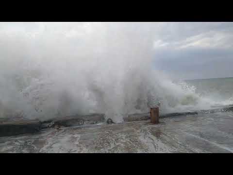 Видео: Такой шторм впервые. Адлер 19.09.2022