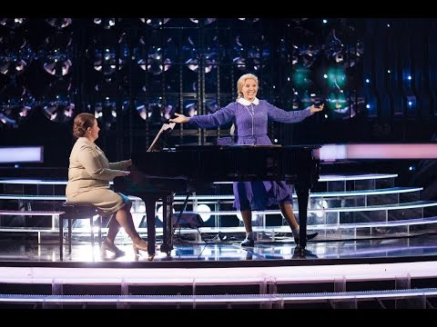 Видео: Один в один! Анжелика Агурбаш -  Фрося Бурлакова (Вдоль по Питерской)