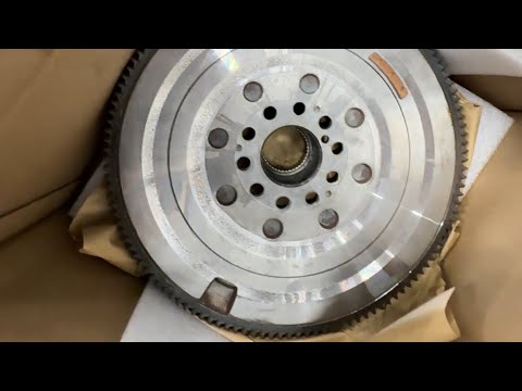 Видео: Geely Atlas Pro 2023 Замена маховика, камеры заднего вида, и ТО.